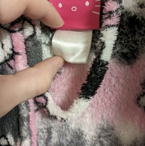 Hello Kitty Robe - Picture 3 of 3